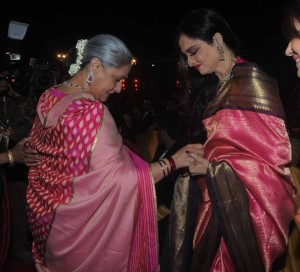 Jaya Bachchan_Rekha_Kanjeevaram_bonhomie