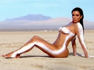 Kim-Kardashian-Wears-Only-Body-Paint-06-580x435